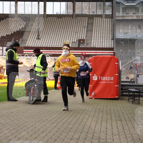 08.12.2024 - St. Pauli X-Mass-Run No. 14 Yannick Fuchs http://msf.ph/oto/7474803 08.12.2024 10:09:13 Ziel 325, 343, 1156, 1159, 2749, 2752 meine-sportfotos.de