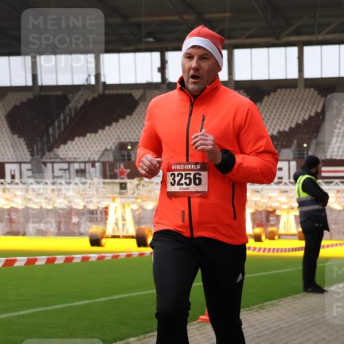 08.12.2024 - St. Pauli X-Mass-Run No. 14 Yannick Fuchs http://msf.ph/oto/7474812 08.12.2024 09:56:24 Ziel 288, 799, 1852, 3256, 3261 meine-sportfotos.de