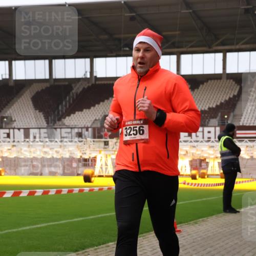08.12.2024 - St. Pauli X-Mass-Run No. 14 Yannick Fuchs http://msf.ph/oto/7474816 08.12.2024 09:56:24 Ziel 288, 799, 1852, 3256, 3261 meine-sportfotos.de