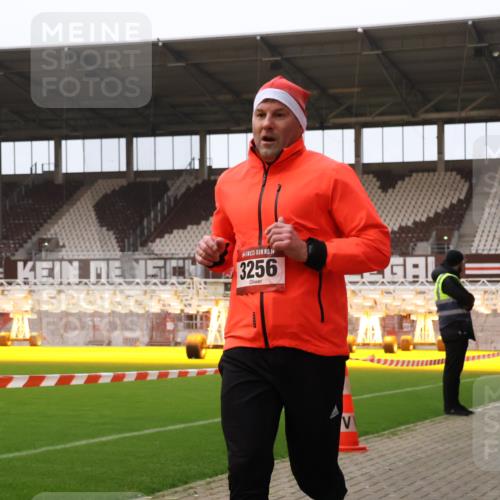 08.12.2024 - St. Pauli X-Mass-Run No. 14 Yannick Fuchs http://msf.ph/oto/7474819 08.12.2024 09:56:24 Ziel 288, 799, 1852, 3256, 3261 meine-sportfotos.de