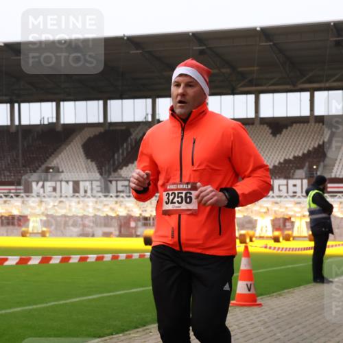 08.12.2024 - St. Pauli X-Mass-Run No. 14 Yannick Fuchs http://msf.ph/oto/7474821 08.12.2024 09:56:24 Ziel 288, 799, 1852, 3256, 3261 meine-sportfotos.de