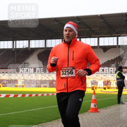 08.12.2024 - St. Pauli X-Mass-Run No. 14 Yannick Fuchs http://msf.ph/oto/7474824 08.12.2024 09:56:24 Ziel 288, 799, 1852, 3256, 3261 meine-sportfotos.de