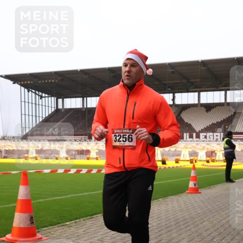 08.12.2024 - St. Pauli X-Mass-Run No. 14 Yannick Fuchs http://msf.ph/oto/7474829 08.12.2024 09:56:25 Ziel 288, 799, 2837, 2839, 3256, 3261 meine-sportfotos.de