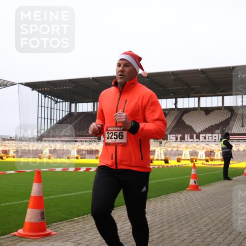 08.12.2024 - St. Pauli X-Mass-Run No. 14 Yannick Fuchs http://msf.ph/oto/7474835 08.12.2024 09:56:25 Ziel 288, 799, 2837, 2839, 3256, 3261 meine-sportfotos.de