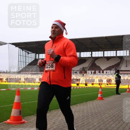 08.12.2024 - St. Pauli X-Mass-Run No. 14 Yannick Fuchs http://msf.ph/oto/7474837 08.12.2024 09:56:25 Ziel 288, 799, 2837, 2839, 3256, 3261 meine-sportfotos.de