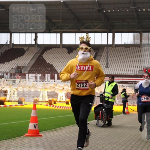08.12.2024 - St. Pauli X-Mass-Run No. 14 Yannick Fuchs http://msf.ph/oto/7474847 08.12.2024 10:09:15 Ziel 12, 325, 343, 1156, 2749, 2752 meine-sportfotos.de