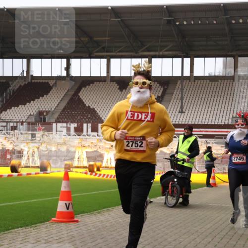 08.12.2024 - St. Pauli X-Mass-Run No. 14 Yannick Fuchs http://msf.ph/oto/7474850 08.12.2024 10:09:15 Ziel 12, 325, 343, 1156, 2749, 2752 meine-sportfotos.de