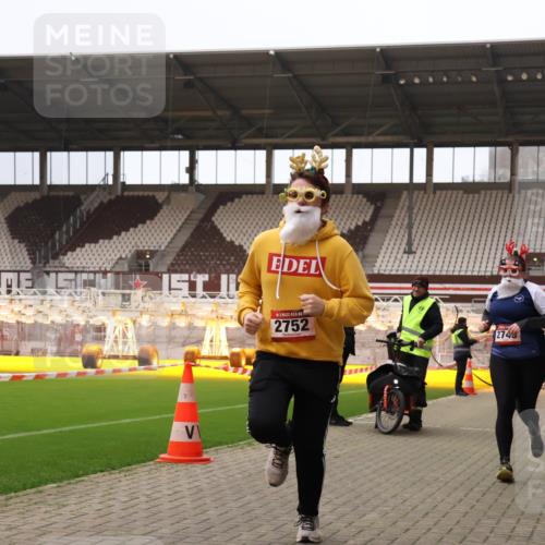 08.12.2024 - St. Pauli X-Mass-Run No. 14 Yannick Fuchs http://msf.ph/oto/7474858 08.12.2024 10:09:15 Ziel 12, 325, 343, 1156, 2749, 2752 meine-sportfotos.de