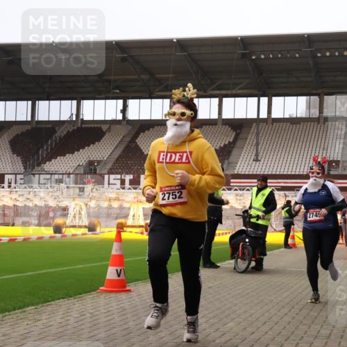08.12.2024 - St. Pauli X-Mass-Run No. 14 Yannick Fuchs http://msf.ph/oto/7474861 08.12.2024 10:09:15 Ziel 12, 325, 343, 1156, 2749, 2752 meine-sportfotos.de