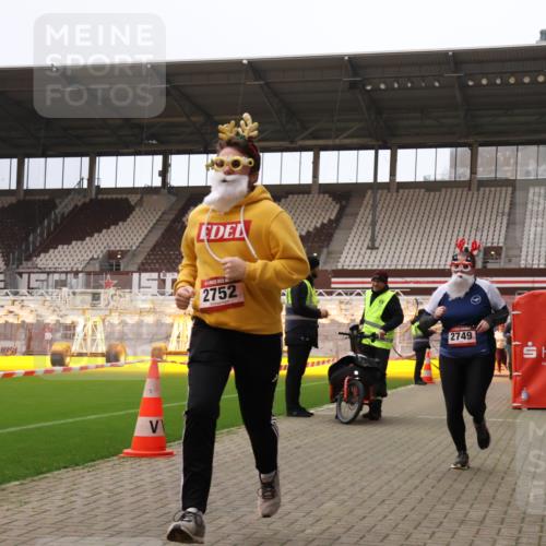 08.12.2024 - St. Pauli X-Mass-Run No. 14 Yannick Fuchs http://msf.ph/oto/7474865 08.12.2024 10:09:15 Ziel 12, 325, 343, 1156, 2749, 2752 meine-sportfotos.de