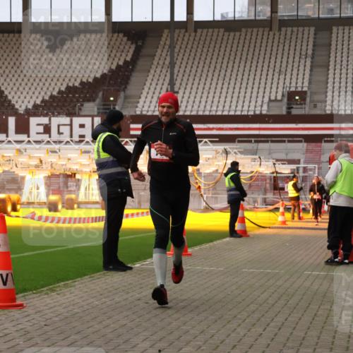 08.12.2024 - St. Pauli X-Mass-Run No. 14 Yannick Fuchs http://msf.ph/oto/7474875 08.12.2024 09:56:29 Ziel 288, 799, 2837, 2839, 3095, 3256, 3261 meine-sportfotos.de