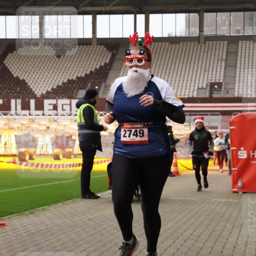 08.12.2024 - St. Pauli X-Mass-Run No. 14 Yannick Fuchs http://msf.ph/oto/7474876 08.12.2024 10:09:16 Ziel 12, 325, 343, 891, 2749, 2752 meine-sportfotos.de
