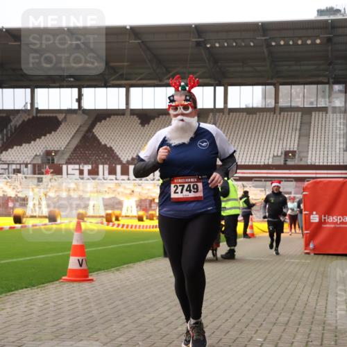 08.12.2024 - St. Pauli X-Mass-Run No. 14 Yannick Fuchs http://msf.ph/oto/7474888 08.12.2024 10:09:16 Ziel 12, 325, 343, 891, 2749, 2752 meine-sportfotos.de
