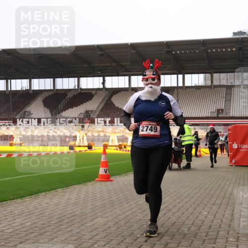 08.12.2024 - St. Pauli X-Mass-Run No. 14 Yannick Fuchs http://msf.ph/oto/7474897 08.12.2024 10:09:17 Ziel 12, 325, 343, 891, 2749, 2752 meine-sportfotos.de