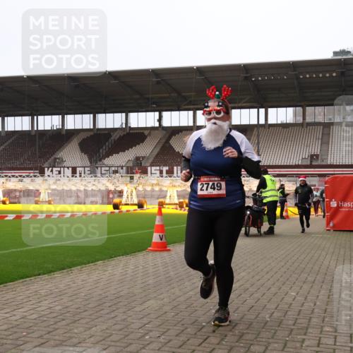 08.12.2024 - St. Pauli X-Mass-Run No. 14 Yannick Fuchs http://msf.ph/oto/7474900 08.12.2024 10:09:17 Ziel 12, 325, 343, 891, 2749, 2752 meine-sportfotos.de