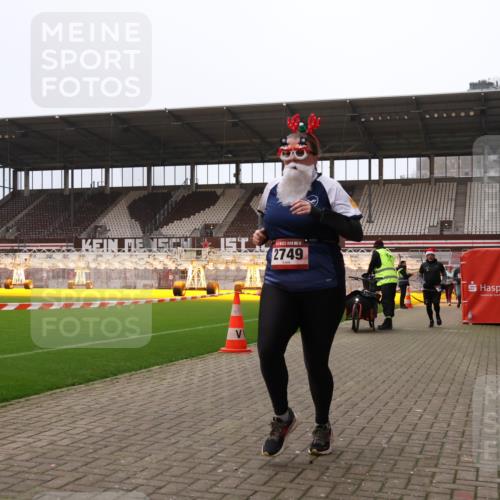 08.12.2024 - St. Pauli X-Mass-Run No. 14 Yannick Fuchs http://msf.ph/oto/7474904 08.12.2024 10:09:17 Ziel 12, 325, 343, 891, 2749, 2752 meine-sportfotos.de