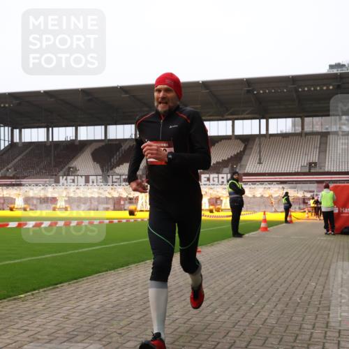 08.12.2024 - St. Pauli X-Mass-Run No. 14 Yannick Fuchs http://msf.ph/oto/7474906 08.12.2024 09:56:31 Ziel 288, 799, 2837, 2839, 3095, 3256 meine-sportfotos.de