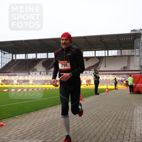 08.12.2024 - St. Pauli X-Mass-Run No. 14 Yannick Fuchs http://msf.ph/oto/7474909 08.12.2024 09:56:31 Ziel 288, 799, 2837, 2839, 3095, 3256 meine-sportfotos.de