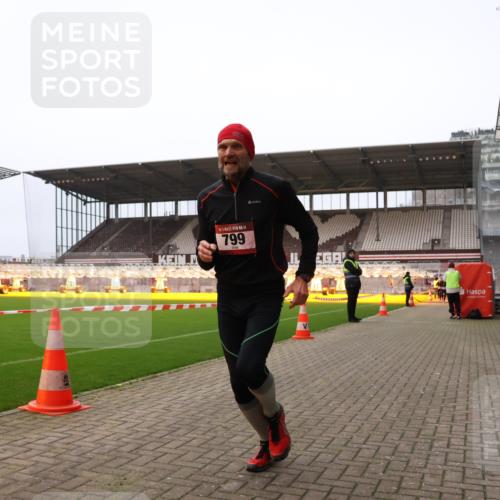 08.12.2024 - St. Pauli X-Mass-Run No. 14 Yannick Fuchs http://msf.ph/oto/7474916 08.12.2024 09:56:31 Ziel 288, 799, 2837, 2839, 3095, 3256 meine-sportfotos.de