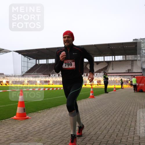 08.12.2024 - St. Pauli X-Mass-Run No. 14 Yannick Fuchs http://msf.ph/oto/7474921 08.12.2024 09:56:31 Ziel 288, 799, 2837, 2839, 3095, 3256 meine-sportfotos.de