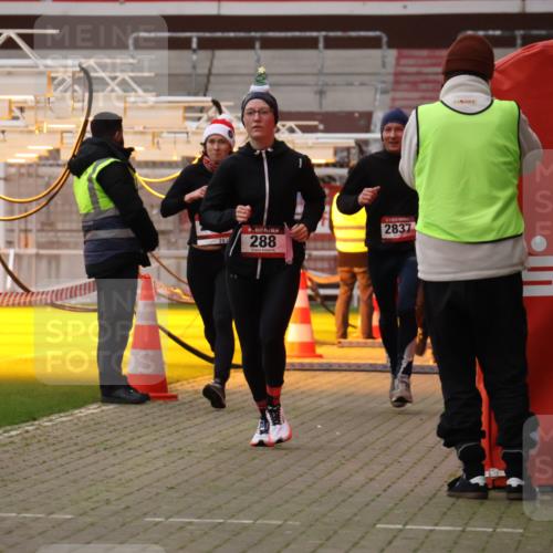 08.12.2024 - St. Pauli X-Mass-Run No. 14 Yannick Fuchs http://msf.ph/oto/7474926 08.12.2024 09:56:36 Ziel 288, 799, 2837, 2839, 3095 meine-sportfotos.de