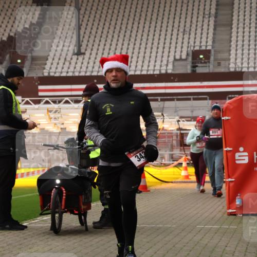 08.12.2024 - St. Pauli X-Mass-Run No. 14 Yannick Fuchs http://msf.ph/oto/7474928 08.12.2024 10:09:19 Ziel 12, 343, 891, 2749, 2752 meine-sportfotos.de