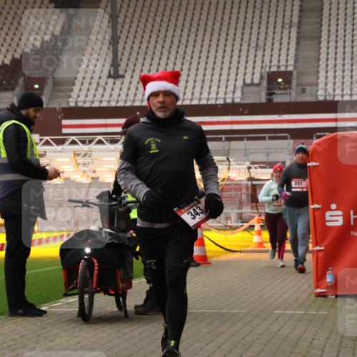 08.12.2024 - St. Pauli X-Mass-Run No. 14 Yannick Fuchs http://msf.ph/oto/7474931 08.12.2024 10:09:19 Ziel 12, 343, 891, 2749, 2752 meine-sportfotos.de