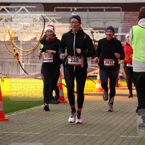 08.12.2024 - St. Pauli X-Mass-Run No. 14 Yannick Fuchs http://msf.ph/oto/7474933 08.12.2024 09:56:37 Ziel 288, 799, 2837, 2839, 3095 meine-sportfotos.de