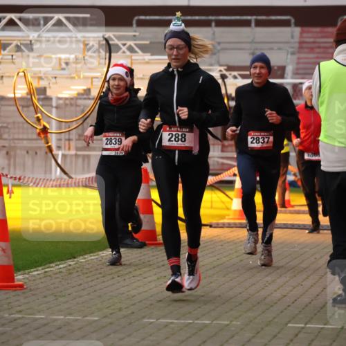 08.12.2024 - St. Pauli X-Mass-Run No. 14 Yannick Fuchs http://msf.ph/oto/7474936 08.12.2024 09:56:37 Ziel 288, 799, 2837, 2839, 3095 meine-sportfotos.de