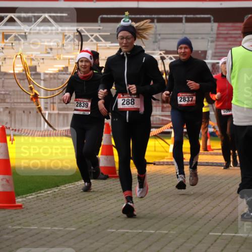08.12.2024 - St. Pauli X-Mass-Run No. 14 Yannick Fuchs http://msf.ph/oto/7474939 08.12.2024 09:56:37 Ziel 288, 799, 2837, 2839, 3095 meine-sportfotos.de
