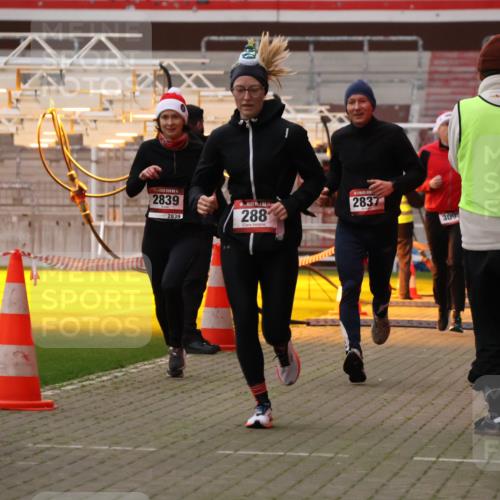 08.12.2024 - St. Pauli X-Mass-Run No. 14 Yannick Fuchs http://msf.ph/oto/7474942 08.12.2024 09:56:37 Ziel 288, 799, 2837, 2839, 3095 meine-sportfotos.de