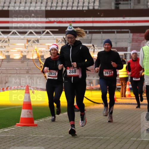08.12.2024 - St. Pauli X-Mass-Run No. 14 Yannick Fuchs http://msf.ph/oto/7474945 08.12.2024 09:56:38 Ziel 288, 1754, 2837, 2839, 2956, 3095 meine-sportfotos.de