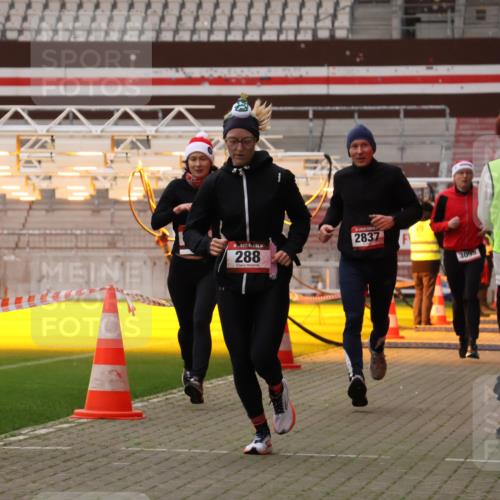 08.12.2024 - St. Pauli X-Mass-Run No. 14 Yannick Fuchs http://msf.ph/oto/7474951 08.12.2024 09:56:38 Ziel 288, 1754, 2837, 2839, 2956, 3095 meine-sportfotos.de