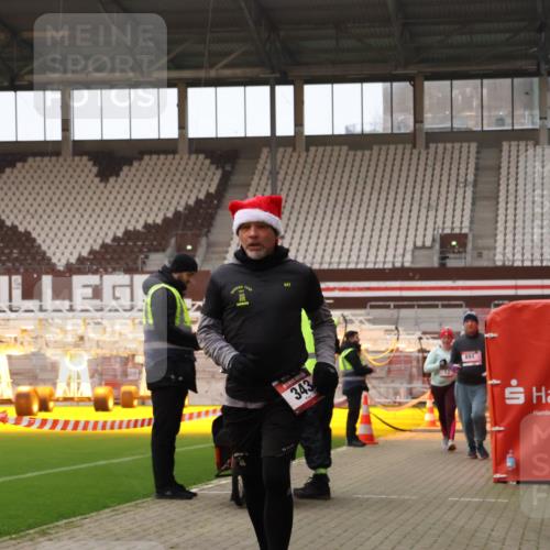 08.12.2024 - St. Pauli X-Mass-Run No. 14 Yannick Fuchs http://msf.ph/oto/7474960 08.12.2024 10:09:20 Ziel 12, 343, 891, 2749, 2752 meine-sportfotos.de