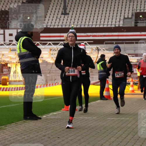 08.12.2024 - St. Pauli X-Mass-Run No. 14 Yannick Fuchs http://msf.ph/oto/7474961 08.12.2024 09:56:39 Ziel 288, 1754, 2837, 2839, 2956, 3095 meine-sportfotos.de