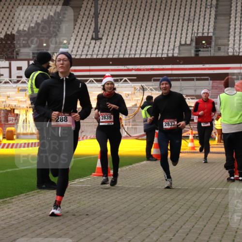 08.12.2024 - St. Pauli X-Mass-Run No. 14 Yannick Fuchs http://msf.ph/oto/7474964 08.12.2024 09:56:39 Ziel 288, 1754, 2837, 2839, 2956, 3095 meine-sportfotos.de