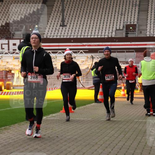 08.12.2024 - St. Pauli X-Mass-Run No. 14 Yannick Fuchs http://msf.ph/oto/7474970 08.12.2024 09:56:40 Ziel 288, 1754, 2837, 2839, 2956, 3095 meine-sportfotos.de