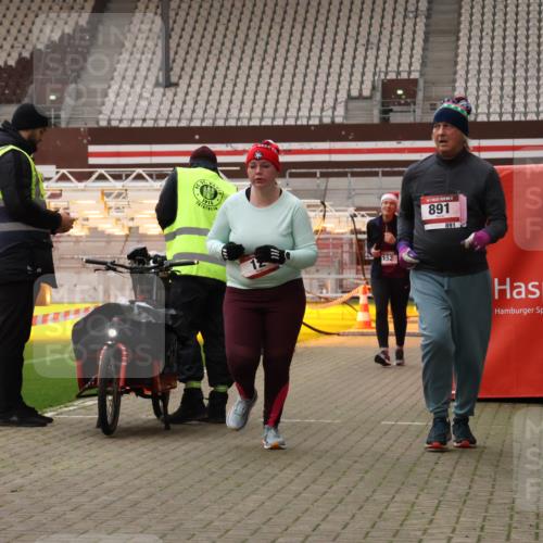 08.12.2024 - St. Pauli X-Mass-Run No. 14 Yannick Fuchs http://msf.ph/oto/7474972 08.12.2024 10:09:25 Ziel 12, 152, 343, 891, 2749 meine-sportfotos.de