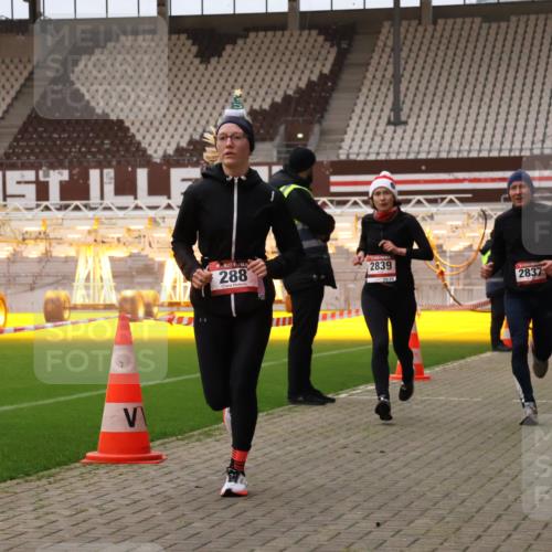 08.12.2024 - St. Pauli X-Mass-Run No. 14 Yannick Fuchs http://msf.ph/oto/7474973 08.12.2024 09:56:40 Ziel 288, 1754, 2837, 2839, 2956, 3095 meine-sportfotos.de