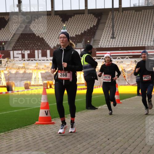 08.12.2024 - St. Pauli X-Mass-Run No. 14 Yannick Fuchs http://msf.ph/oto/7474978 08.12.2024 09:56:40 Ziel 288, 1754, 2837, 2839, 2956, 3095 meine-sportfotos.de