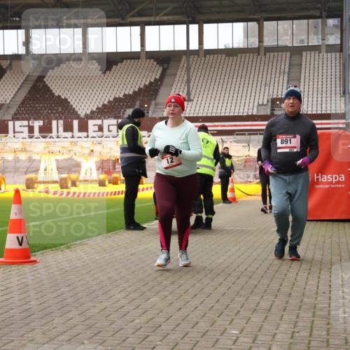 08.12.2024 - St. Pauli X-Mass-Run No. 14 Yannick Fuchs http://msf.ph/oto/7474983 08.12.2024 10:09:26 Ziel 12, 152, 343, 891, 2749 meine-sportfotos.de