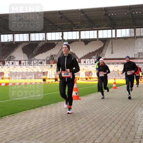 08.12.2024 - St. Pauli X-Mass-Run No. 14 Yannick Fuchs http://msf.ph/oto/7474985 08.12.2024 09:56:41 Ziel 288, 1754, 2837, 2839, 2956, 3095 meine-sportfotos.de