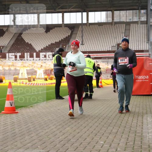 08.12.2024 - St. Pauli X-Mass-Run No. 14 Yannick Fuchs http://msf.ph/oto/7474986 08.12.2024 10:09:26 Ziel 12, 152, 343, 891, 2749 meine-sportfotos.de