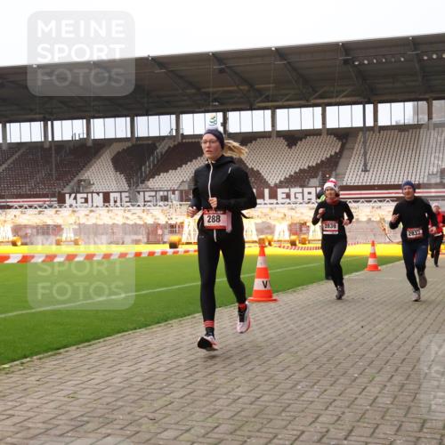 08.12.2024 - St. Pauli X-Mass-Run No. 14 Yannick Fuchs http://msf.ph/oto/7474991 08.12.2024 09:56:41 Ziel 288, 1754, 2837, 2839, 2956, 3095 meine-sportfotos.de