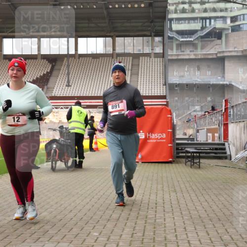 08.12.2024 - St. Pauli X-Mass-Run No. 14 Yannick Fuchs http://msf.ph/oto/7474992 08.12.2024 10:09:27 Ziel 12, 152, 343, 891 meine-sportfotos.de