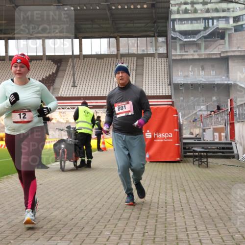08.12.2024 - St. Pauli X-Mass-Run No. 14 Yannick Fuchs http://msf.ph/oto/7474995 08.12.2024 10:09:27 Ziel 12, 152, 343, 891 meine-sportfotos.de