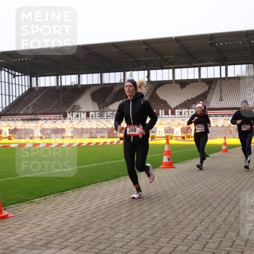 08.12.2024 - St. Pauli X-Mass-Run No. 14 Yannick Fuchs http://msf.ph/oto/7474997 08.12.2024 09:56:41 Ziel 288, 1754, 2837, 2839, 2956, 3095 meine-sportfotos.de