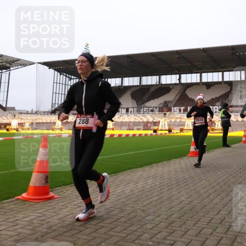 08.12.2024 - St. Pauli X-Mass-Run No. 14 Yannick Fuchs http://msf.ph/oto/7475010 08.12.2024 09:56:42 Ziel 288, 1754, 2837, 2839, 2956, 3095 meine-sportfotos.de
