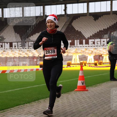 08.12.2024 - St. Pauli X-Mass-Run No. 14 Yannick Fuchs http://msf.ph/oto/7475013 08.12.2024 09:56:42 Ziel 288, 1754, 2837, 2839, 2956, 3095 meine-sportfotos.de