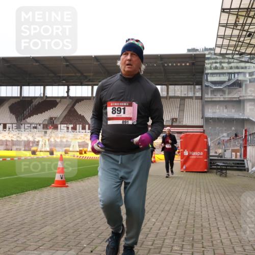 08.12.2024 - St. Pauli X-Mass-Run No. 14 Yannick Fuchs http://msf.ph/oto/7475016 08.12.2024 10:09:29 Ziel 12, 152, 343, 891 meine-sportfotos.de